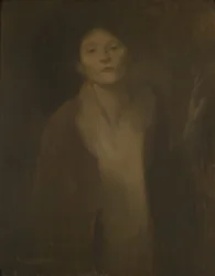 Frau beim Betrachten